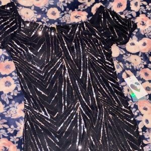 Beautiful dress w/ zipper detail on the back.